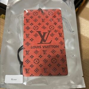 Give-Away 🔥 Louis Vuitton Rose Freshener